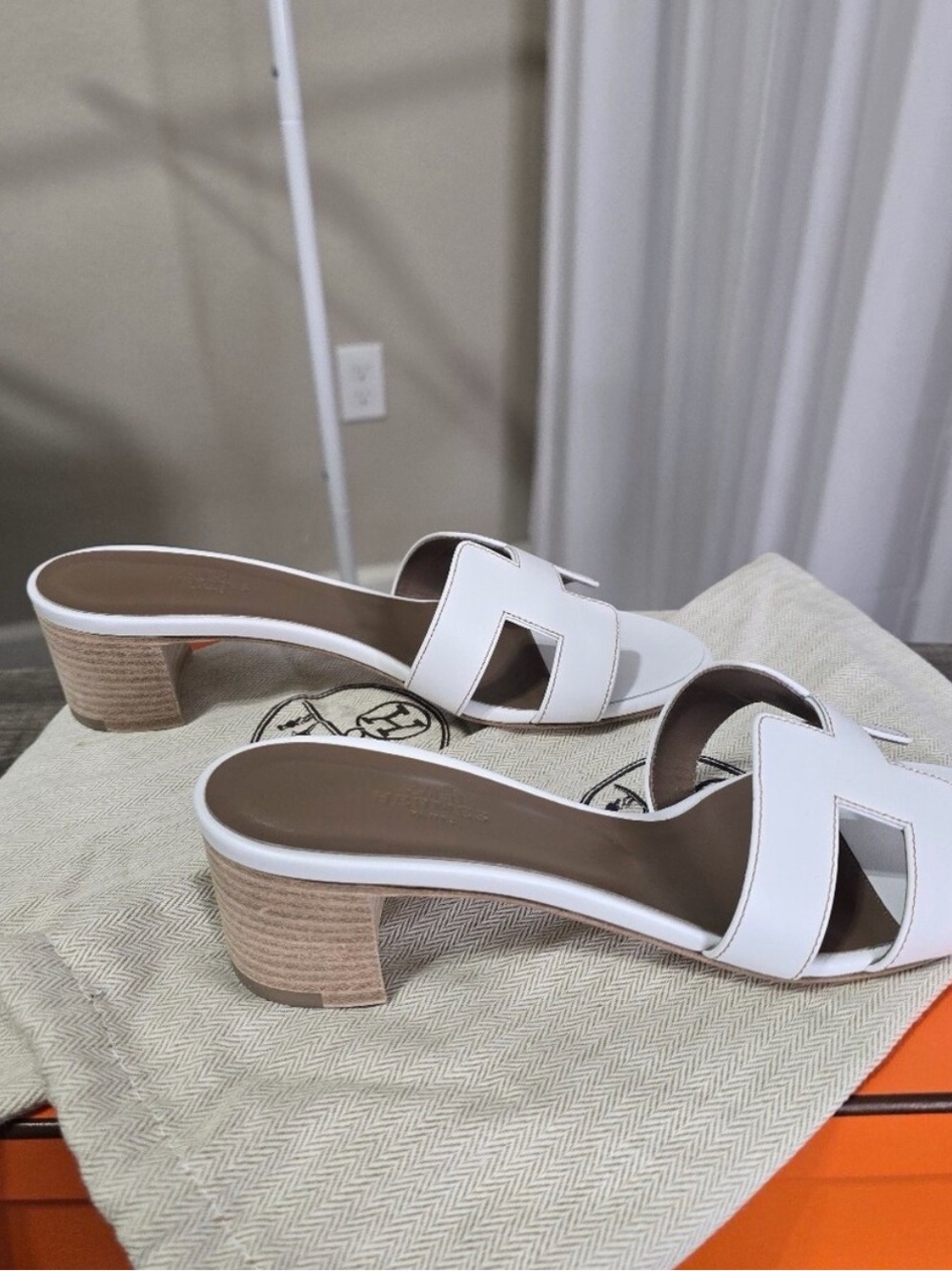 Authentic Hermes White Leather Oasis Sandals Mules NWT - Picture 4 of 4